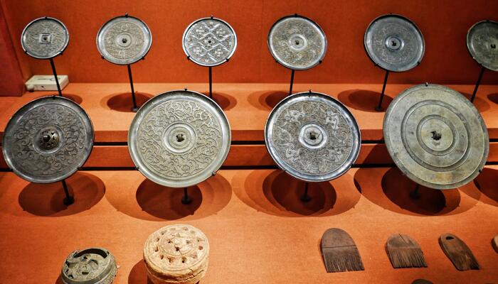 唐朝女子梳妝用的銅鏡能照清楚人嗎 唐朝銅鏡照出來的人是怎么樣的