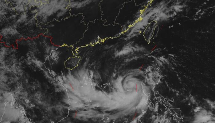 16号台风奥鹿实时卫星云图更新：云系结构不够均匀体型较大