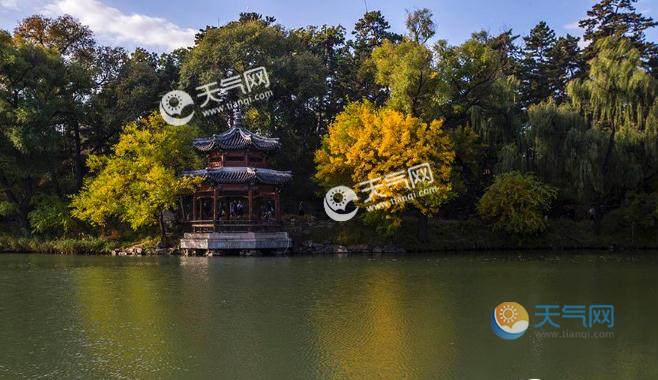 天氣 天氣新聞 > 正文 深秋時節,河北承德避暑山莊內秋色顯得越發