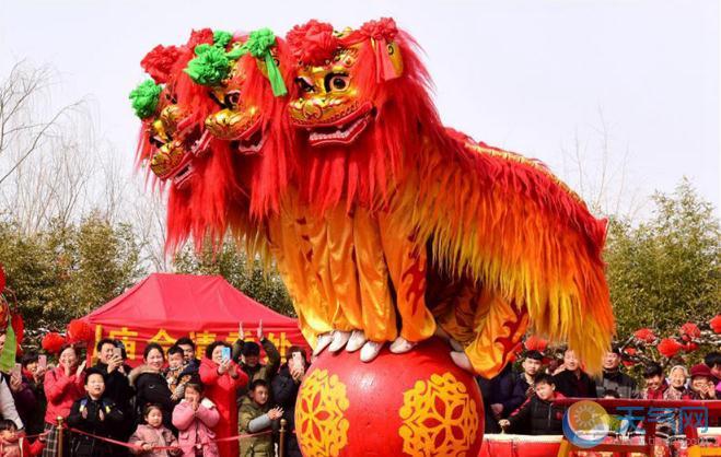 实拍全国各地2019元宵节 南北习俗不同却都有花灯