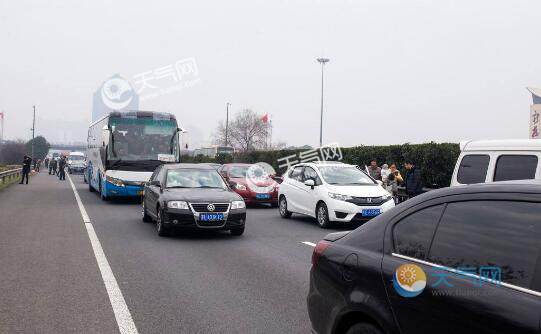 5,上海至南通方向可繞行滬陝高速,避開瀋海高速蘇通大橋的擁堵路段.