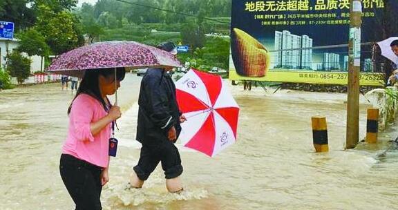 昨日青岛多地遭遇强降雨市内部分铁路列车停运