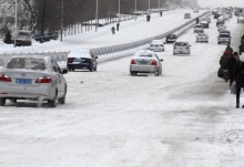 今晨济南迎来降雪路面结冰 境内多个高速收费站临时封闭
