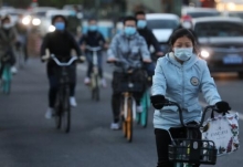 北京大风蓝色预警持续生效中 局地气温18℃体感干冷