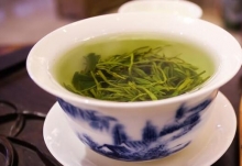 夏季喝红茶好还是喝绿茶好 夏季适合喝红茶吗