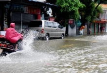 陕西发布暴雨与地质灾害双预警 发生滑坡泥石流可能性大