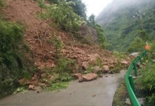 陕西岚皋县佐龙镇发生道路塌方 目前多路道路恢复正常通行