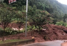 四川雅安暴雨引发滑坡泥石流 交警已对北外环金凤路实施交通管制