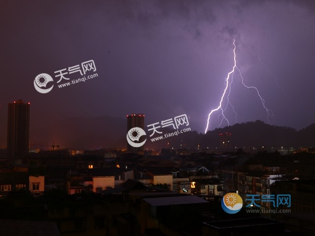 广东今日持续雷雨 伴有局部暴雨