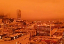 美国加州正午烧成黄昏是怎么回事 烟雾四散天空被染成橙色
