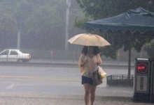 山东有雷雨或阵雨气温27℃以下 公众们出行适时增减衣物