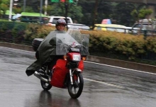 今明山东多阴雨气温难超30℃ 市民雨天出行注意交通安全