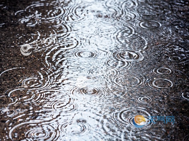 今天夜间到明天浙江地区有小雨 最高气温在25～27℃左右