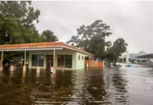热带风暴埃塔登陆美国佛州引发洪灾 部分地区降雨量超过15厘米