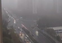 大雾影响泰安境内高速交通管制 车辆可驶离或服务区休息