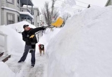 美国东北部持续暴风雪天气 截止目前已造成4人死亡