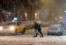 美国东北部遭遇大型冬季暴风雪袭击 超过6000万人受影响