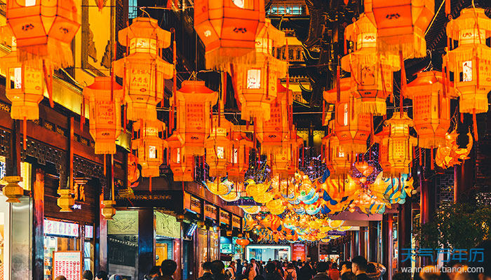 元宵节赏灯的习俗始于什么时期 元宵节赏灯的习俗起源于何时