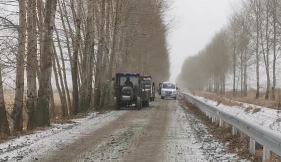甘肃多地出现降雪气温0℃以下 部分路段实行临时交通管制