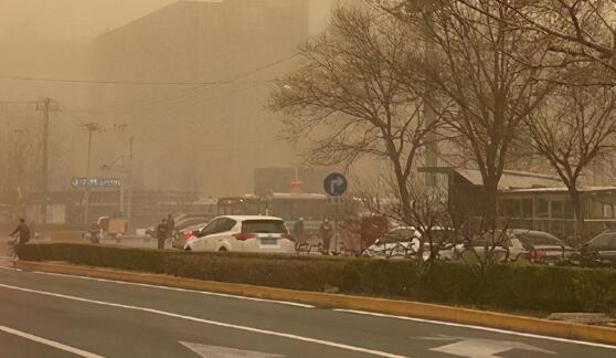 河北出现大范围沙尘空气污染爆表 唐山保定PM10浓度达1000微克