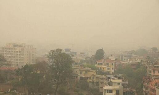 尼泊尔空气污染严重学校停课 机场大量航班被取消