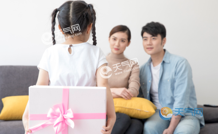 送什么礼物给女生（送什么礼物）-第2张图片-潮百科