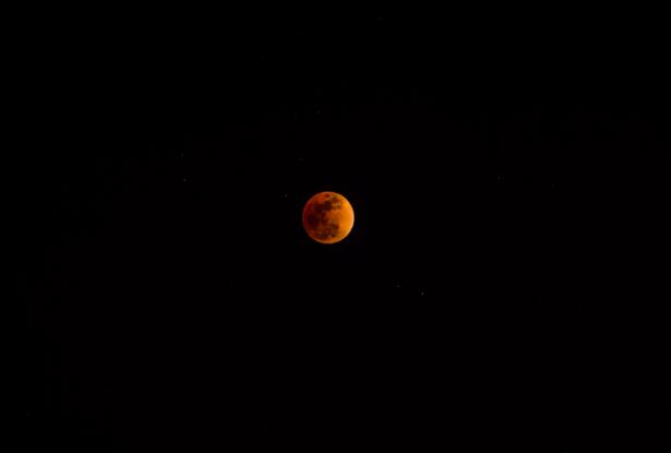 红月亮是什么兆头  红色月亮代表什么预兆