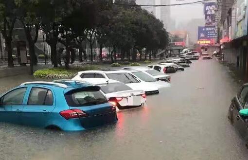 珠海暴雨致大量汽车没顶被淹 市气象台发布暴雨红色预警