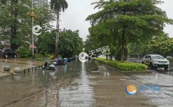 福建強降雨來襲降雨量近100毫米 氣象臺:可能引發城鄉積澇