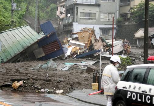 日本静冈县泥石流死亡人数增至10人 目前另有18人下落不明
