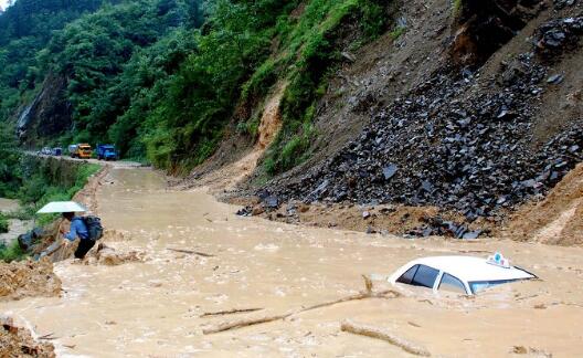 吉尔吉斯斯坦泥石流致6人死亡 目前搜救工作仍在进行