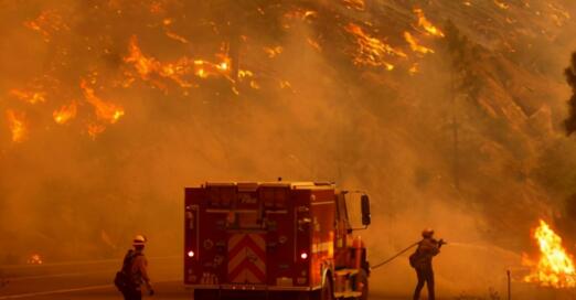 美国山火灾害蔓延至10个州市 科学家：未来可能还会恶化