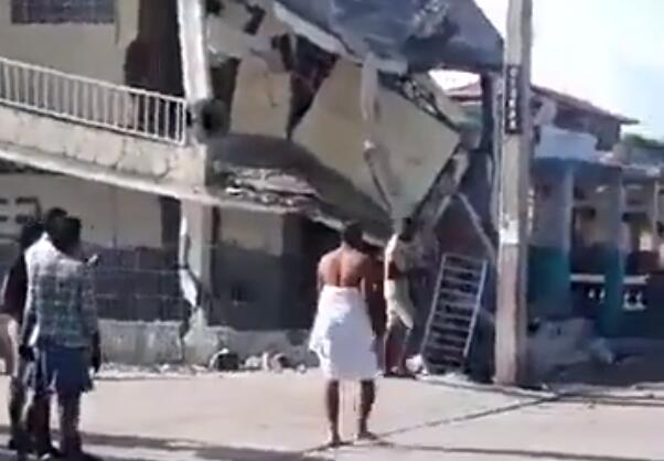 海地地震已致1297死至少5700人受伤 南部灾区13000多所房屋被摧毁