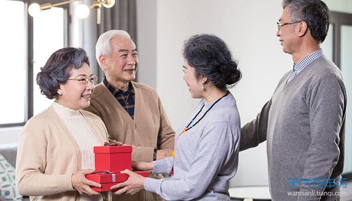 两亲家第一次见面说话技巧亲家初次见面怎么交谈