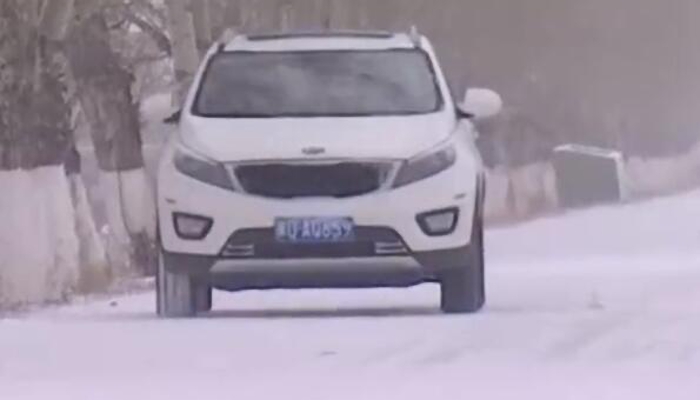 降雪致道路结冰黑龙江10条高速公路封闭 机场高速限速80公里/小时
