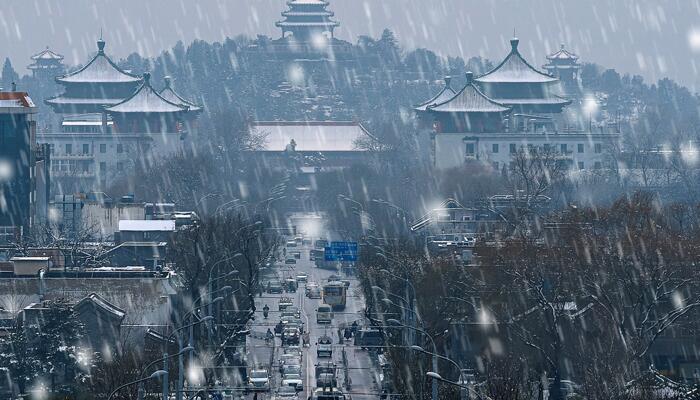 北京环球影城下雪了 霍格沃兹开启“冰雪模式”