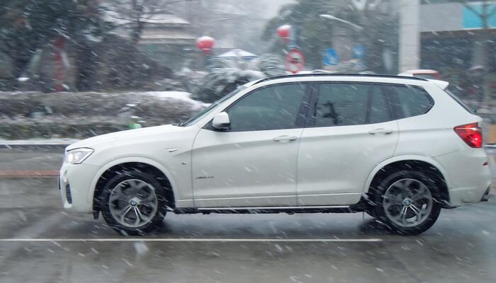 受降雪影響安徽部分高速路段交通管制 兩客一危等車輛禁止上站