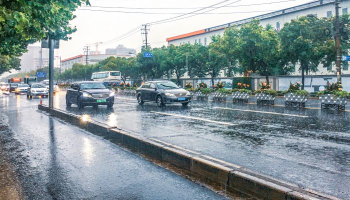 河南鹤壁受前期暴雨影响部分道路管制  城区道路6处国省1处