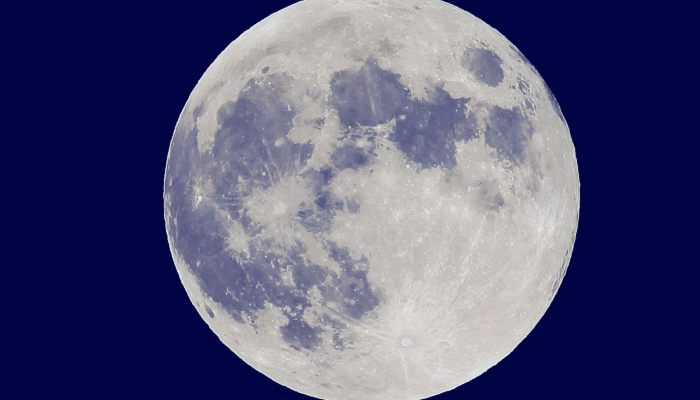 月全食的时候月亮是什么颜色的 月全食时月亮是哪种颜色