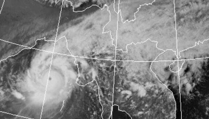 2023孟加拉湾风暴“穆查”高清卫星云图：云系庞大风眼依稀可见
