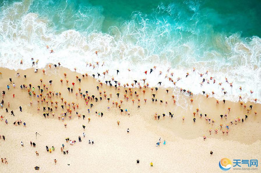 英国摄影师高空航拍海滩美景 捕捉酷暑下的丝丝清凉